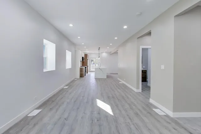 $899,900 | 1721 West Arthur Avenue, Chicago, IL 60626