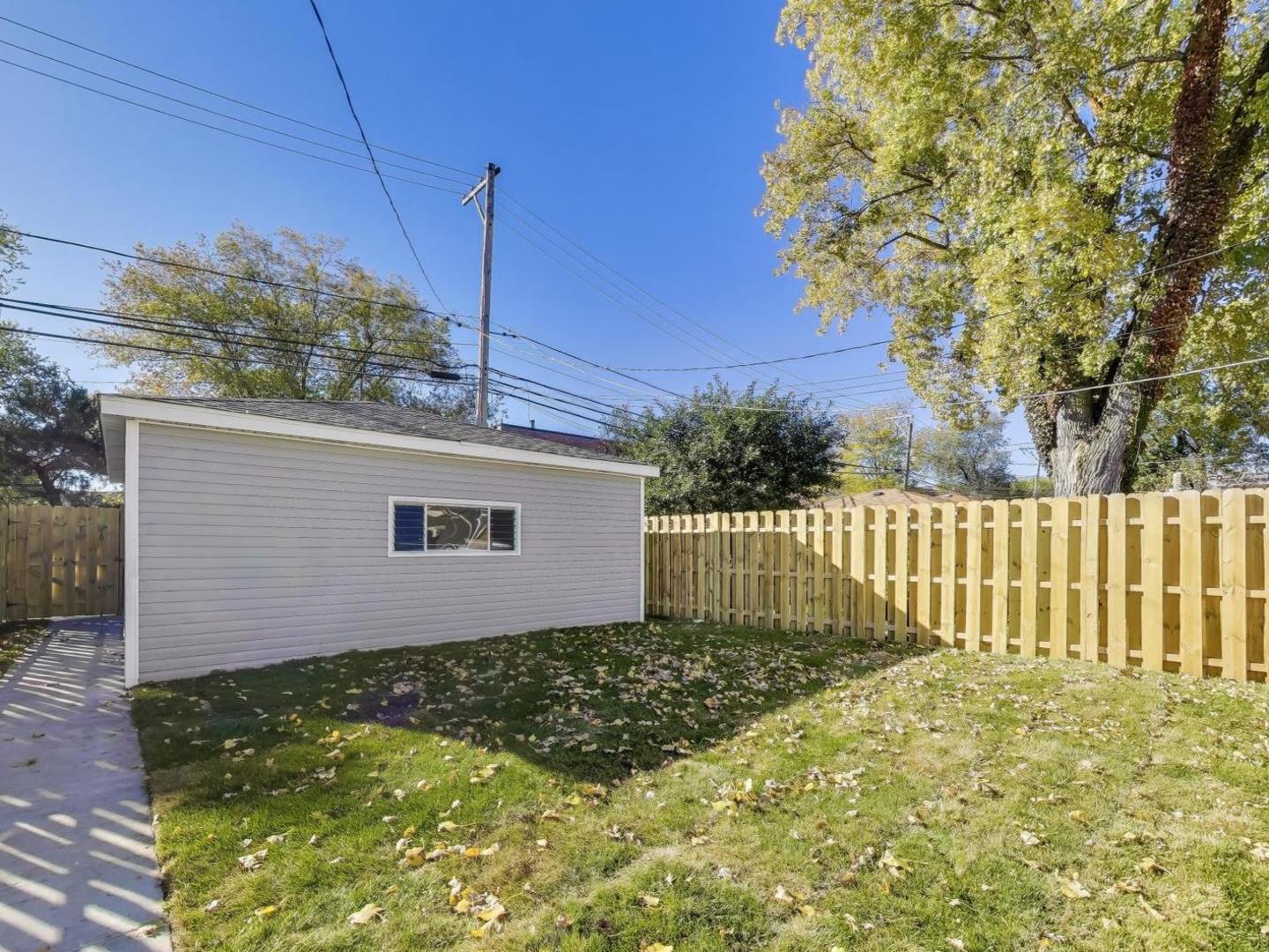 1721 West Arthur Avenue Chicago, IL 60626 - Photo 26 of 26 a front view of a house having yard