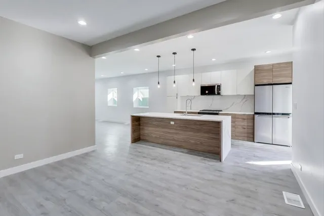 $899,900 | 1721 West Arthur Avenue, Chicago, IL 60626