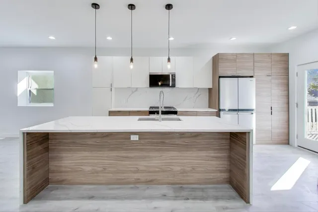 $899,900 | 1721 West Arthur Avenue, Chicago, IL 60626