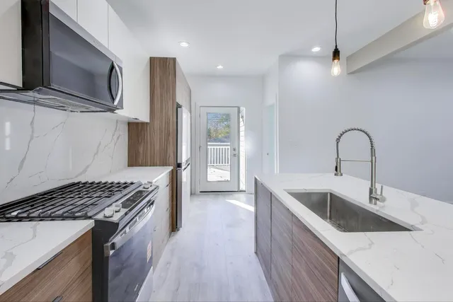 $899,900 | 1721 West Arthur Avenue, Chicago, IL 60626