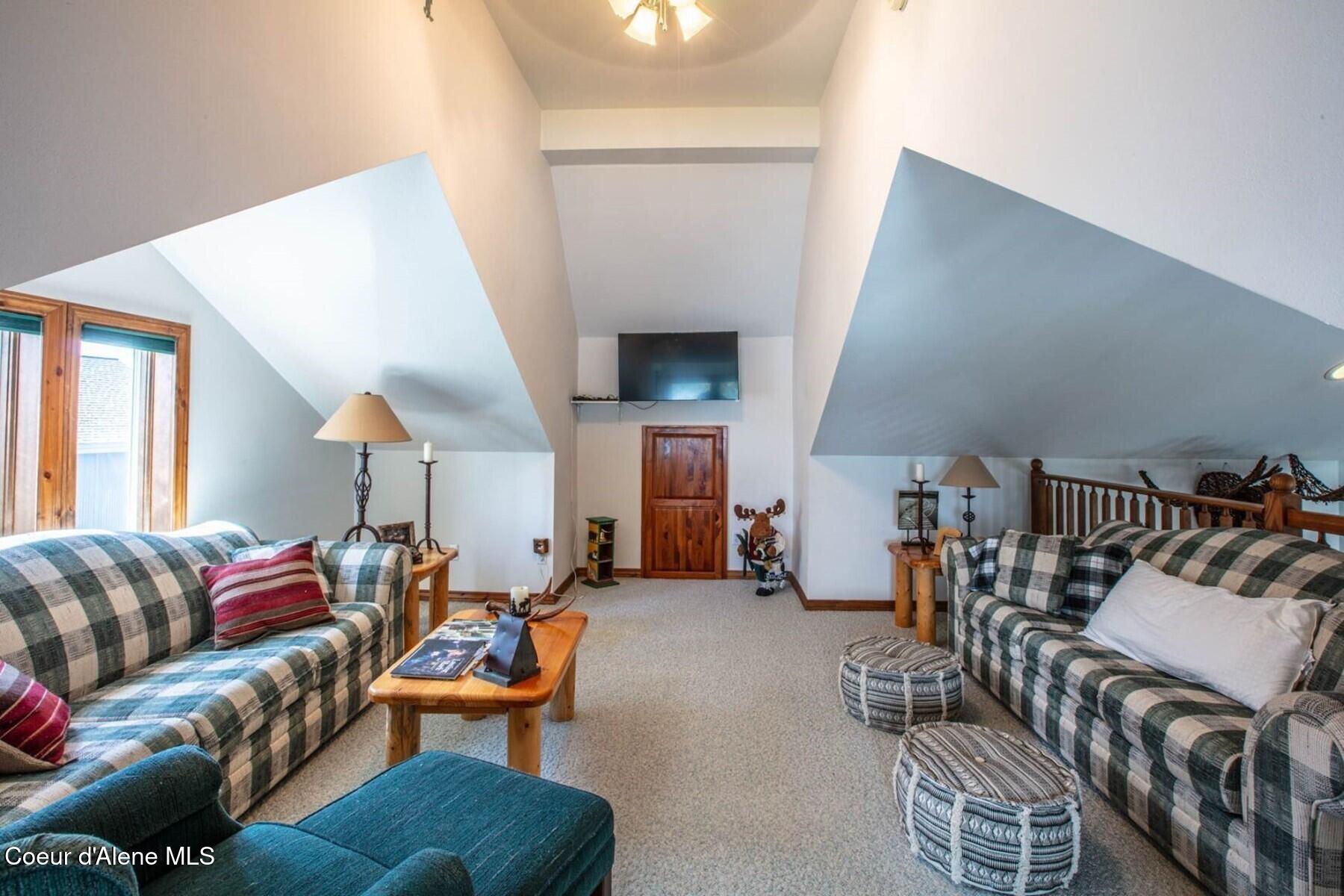 433 Campbell Point Road Laclede, ID 83841 - Photo 37 of 70 Cozy Loft