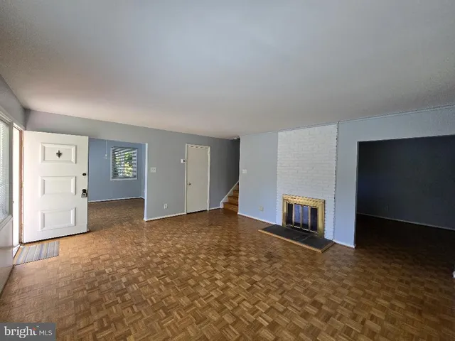 a view of livingroom with hardwood