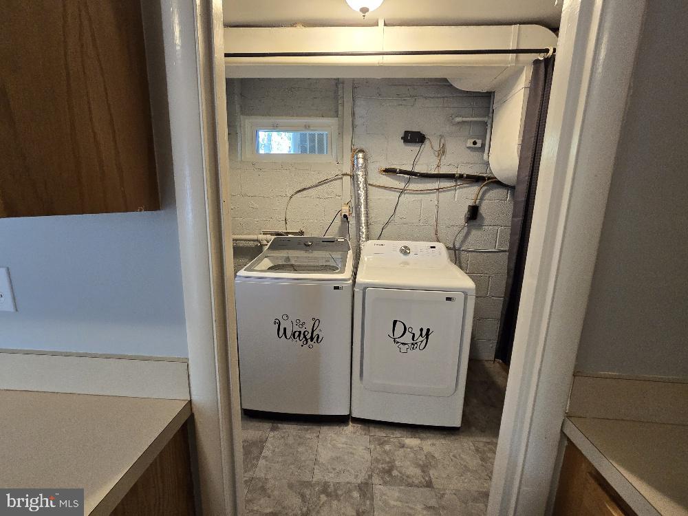 7612 Clive Place Springfield, VA 22151 - Photo 5 of 23 a utility room with washer and dryer