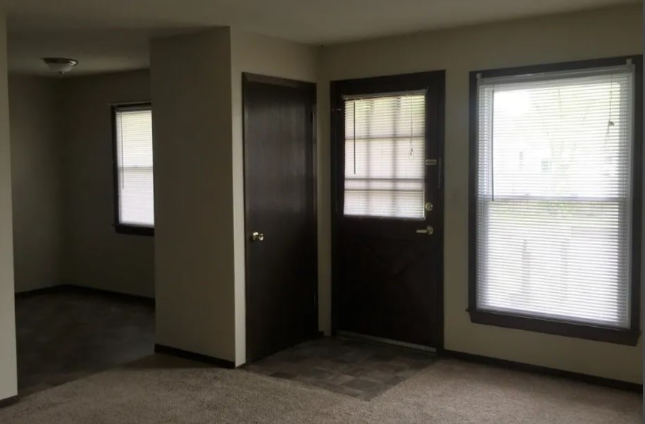 1410 30th Street Highland, IL 62249 - Photo 5 of 6 an empty room with windows