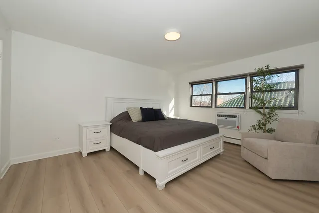 $349,000 | 444 Washington Boulevard, Unit 404, Oak Park, IL 60302