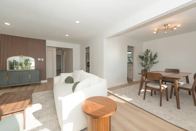 $349,000 | 444 Washington Boulevard, Unit 404, Oak Park, IL 60302