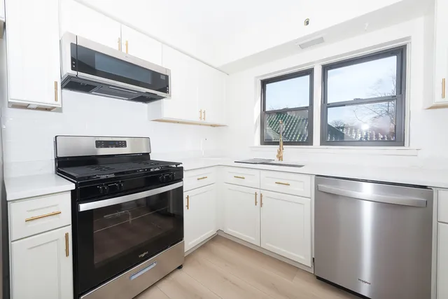 $349,000 | 444 Washington Boulevard, Unit 404, Oak Park, IL 60302