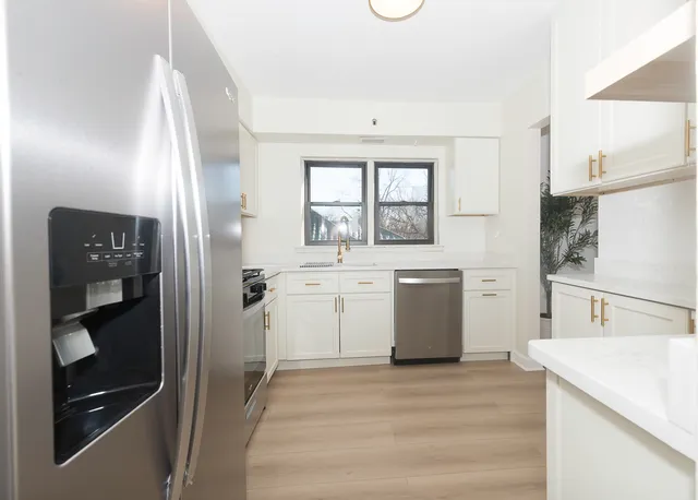 $349,000 | 444 Washington Boulevard, Unit 404, Oak Park, IL 60302