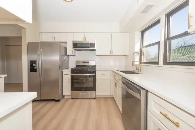 $349,000 | 444 Washington Boulevard, Unit 404, Oak Park, IL 60302