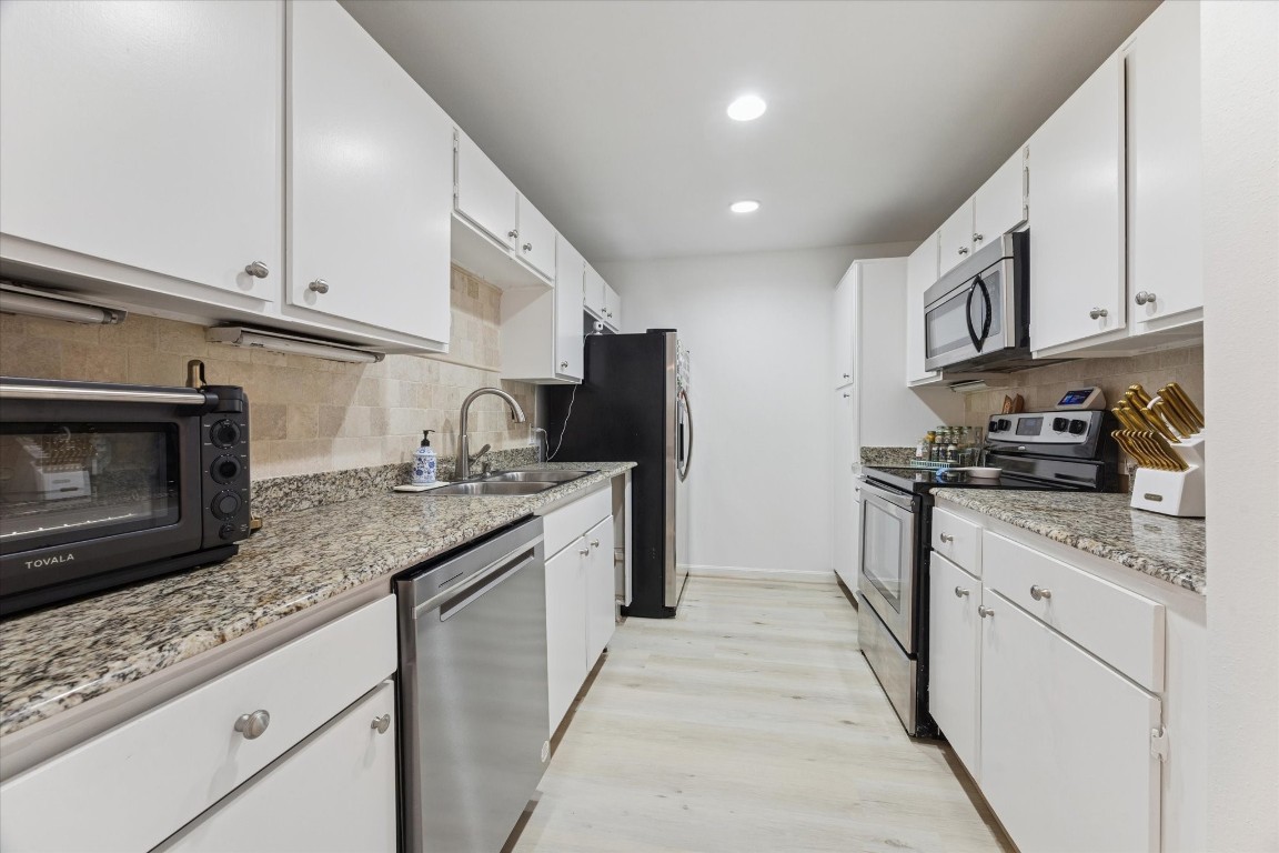 2829 Timmons Lane, Unit 184 Houston, TX 77027 - Photo 8 of 20