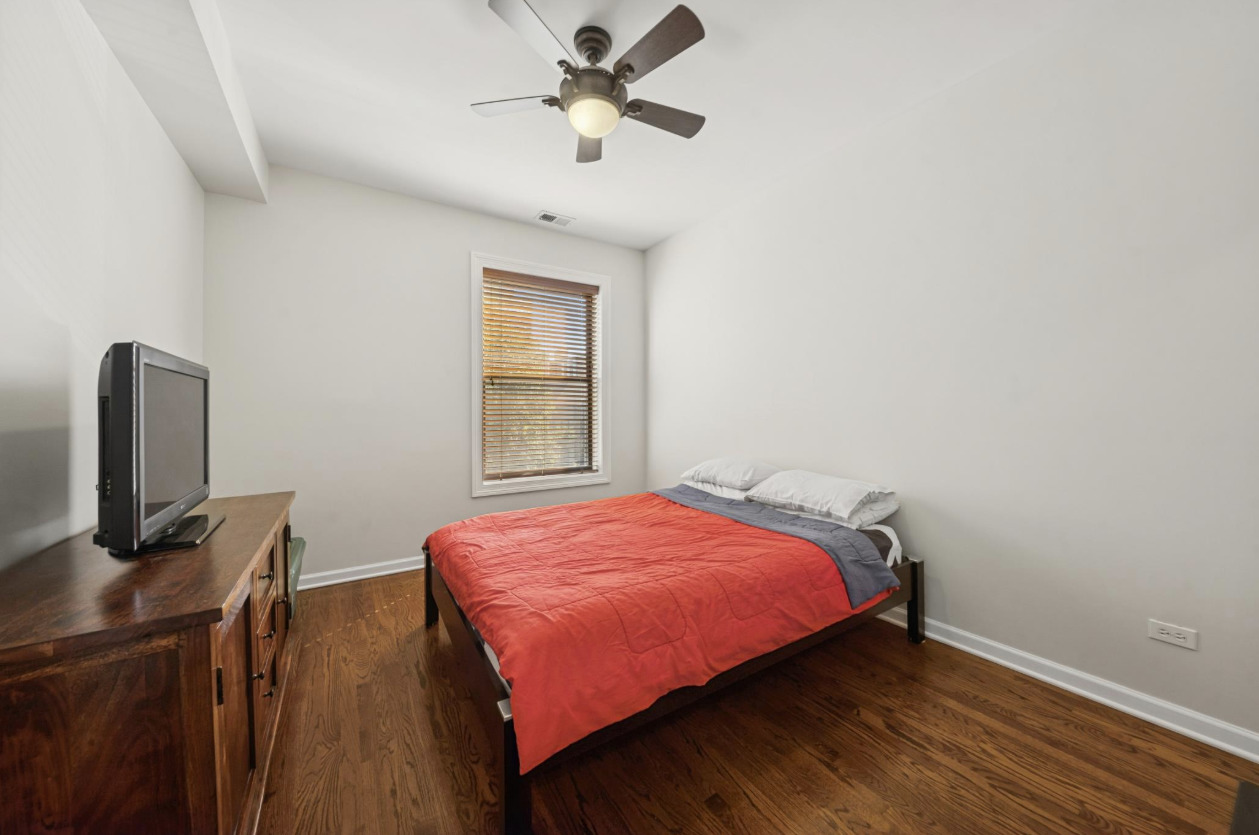 4834 North Kenmore Avenue, Unit 3N Chicago, IL 60640 - Photo 25 of 28 a bedroom with a bed and a window