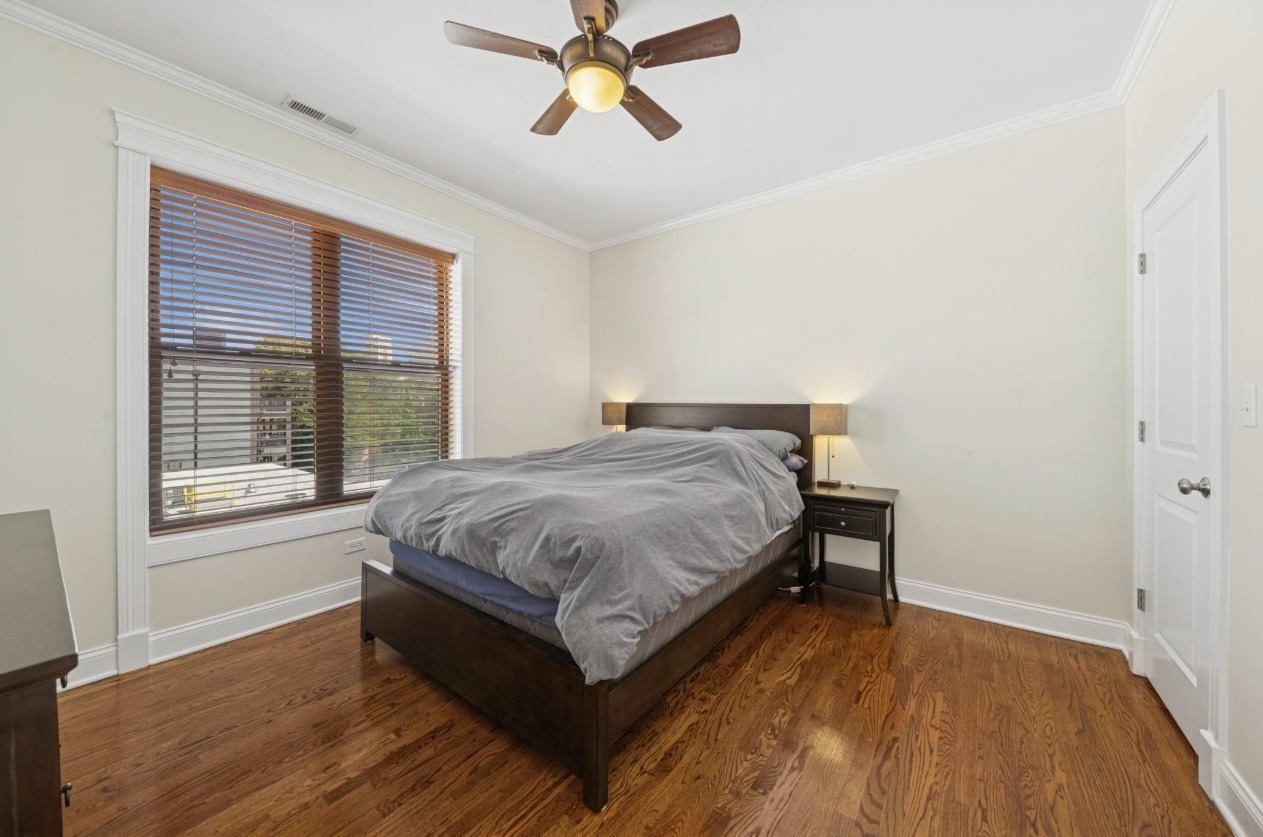 4834 North Kenmore Avenue, Unit 3N Chicago, IL 60640 - Photo 28 of 28 a spacious bedroom with a bed and window