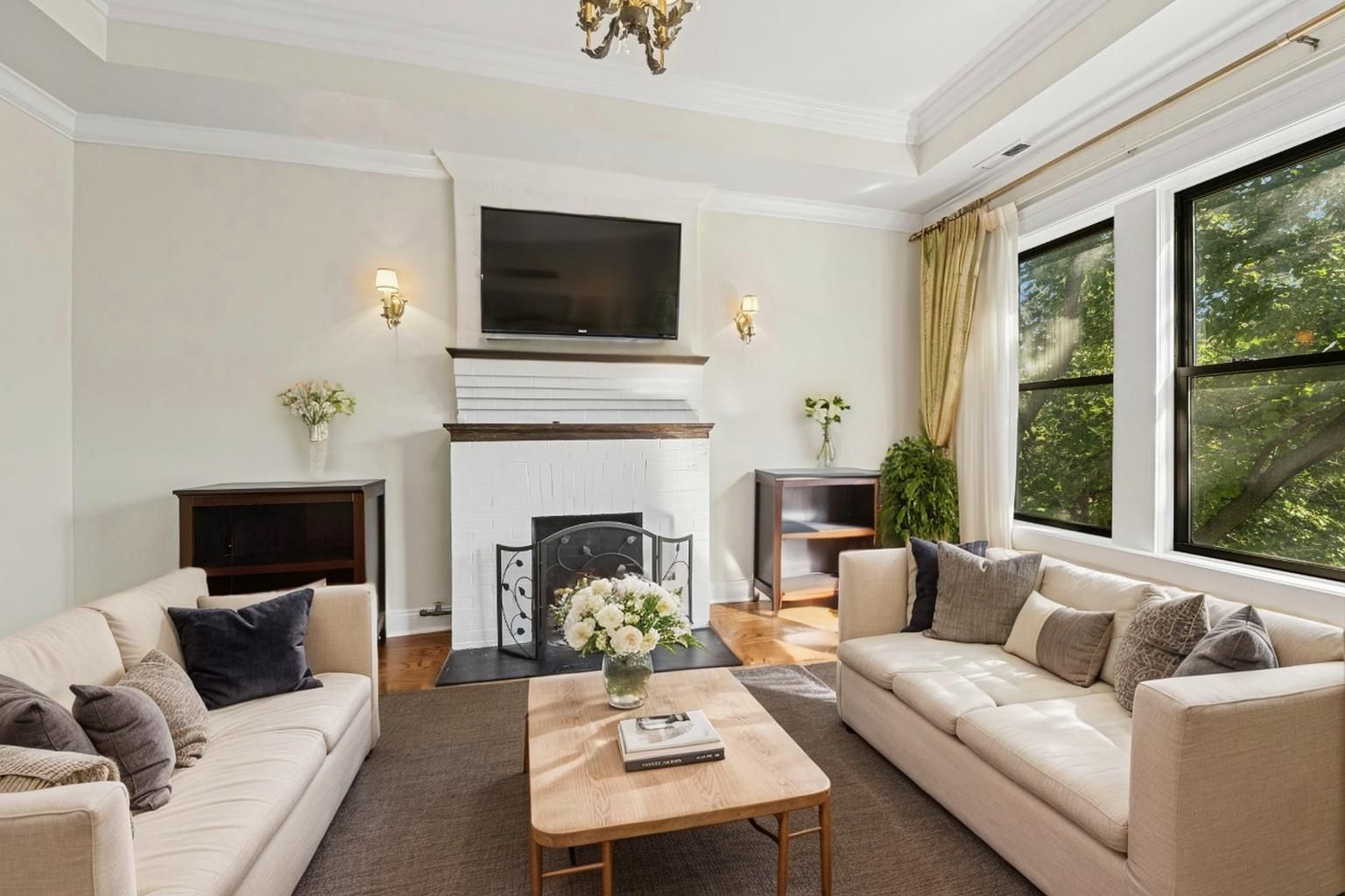 4834 North Kenmore Avenue, Unit 3N Chicago, IL 60640 - Photo 4 of 28 a living room with furniture a fireplace and a flat screen tv