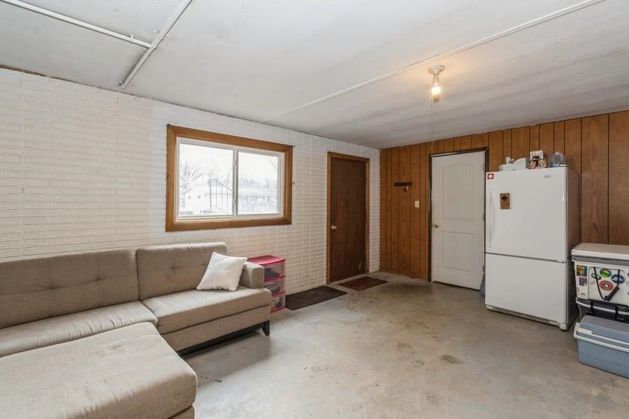 133 Shrader Road Iowa City, IA 52245 - Photo 9 of 13 Gallery Image 9