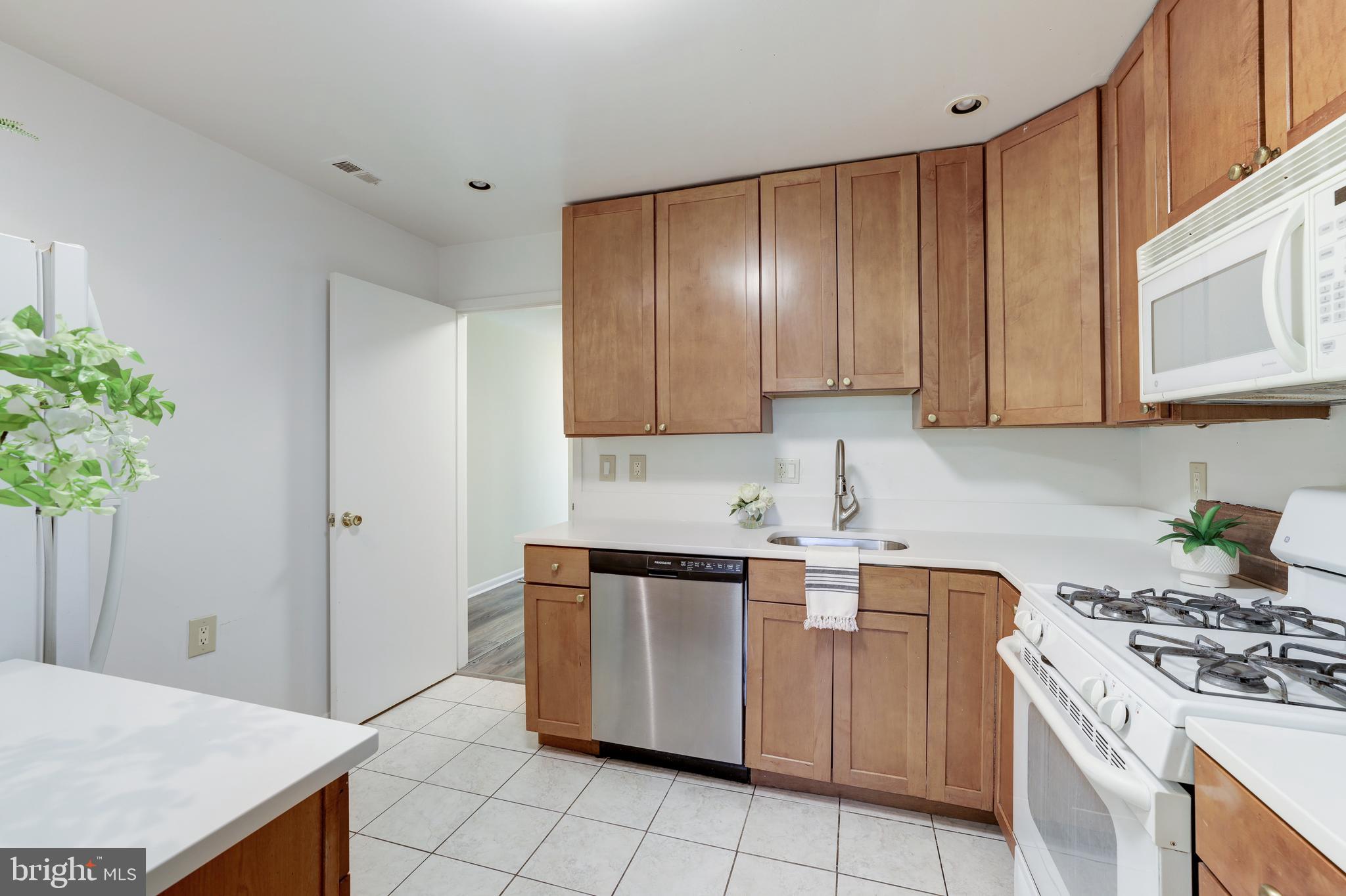 1402 Northgate Square, Unit 22B Reston, VA 20190 - Photo 17 of 27