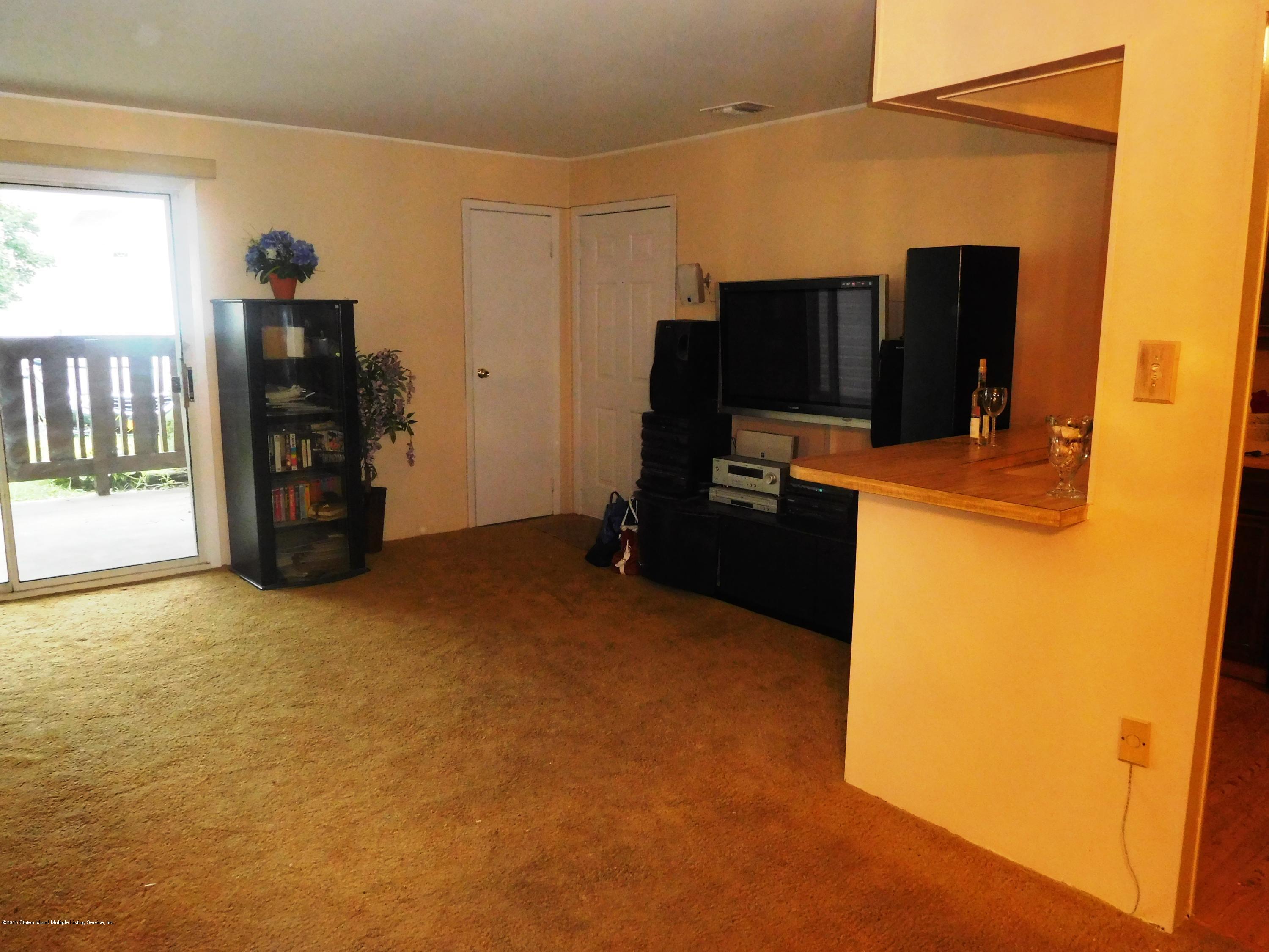 160 Timber Ridge Drive Staten Island, NY 10306 - Photo 4 of 20 017