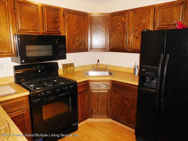 160 Timber Ridge Drive Staten Island, NY 10306 - Photo 10 of 20 023
