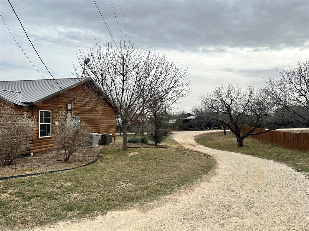 11001 West Lake Road Abilene, TX 79601 - Photo 18 of 40 View of yard with driveway
