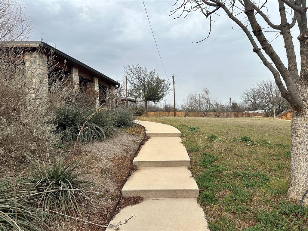 11001 West Lake Road Abilene, TX 79601 - Photo 5 of 40 View of yard