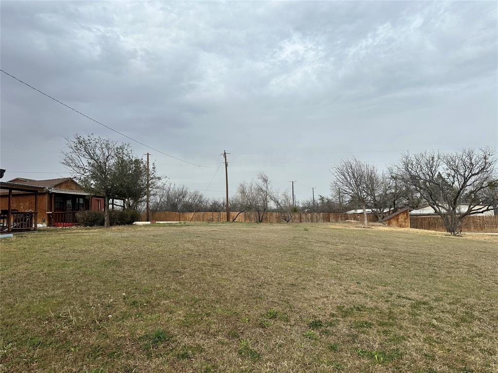 11001 West Lake Road Abilene, TX 79601 - Photo 6 of 40 View of yard