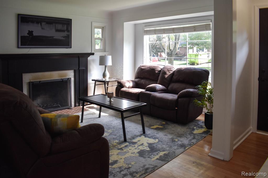 1596 Mansfield Road Birmingham, MI 48009 - Photo 4 of 31 Gallery Image 4