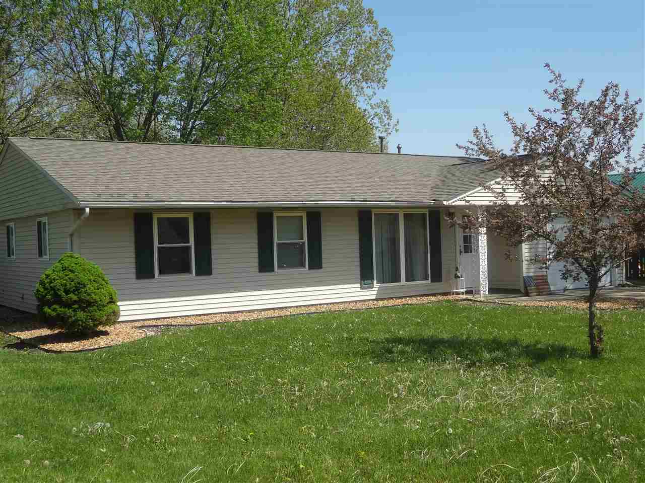1315 Hunter Road Bluffton, IN 46714 - Photo 3 of 23 Gallery Image 3