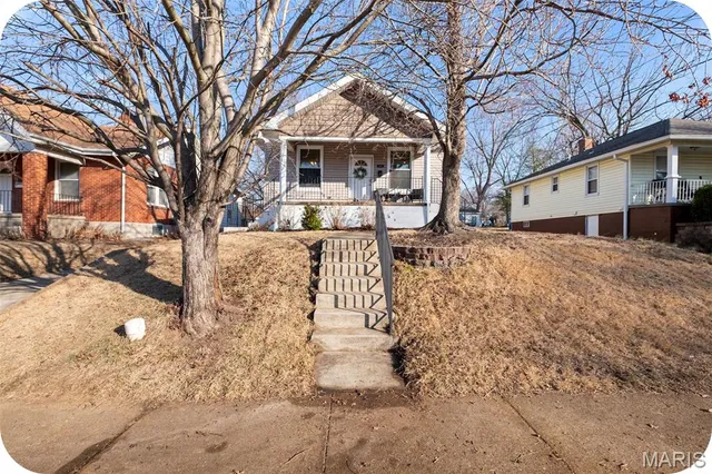 $200,000 | 8925 Argyle Avenue, Overland, MO 63114