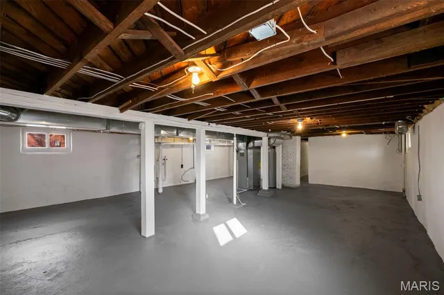 $200,000 | 8925 Argyle Avenue, Overland, MO 63114