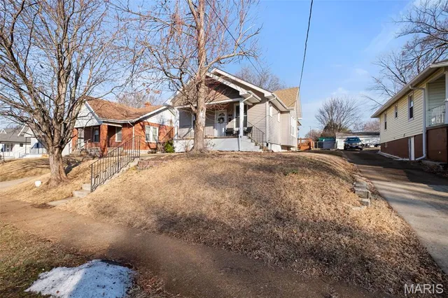 $200,000 | 8925 Argyle Avenue, Overland, MO 63114