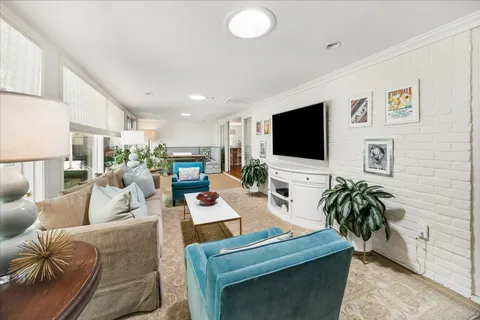 $1,950,000 | 907 Wild Valley Road, Houston, TX 77057