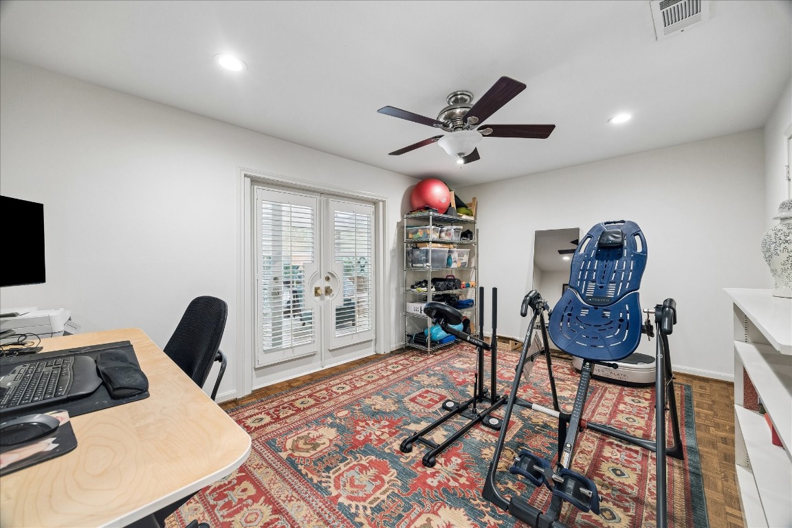 907 Wild Valley Road Houston, TX 77057 - Photo 22 of 31 This room is an interior room that can be the 4th bedroom or workout space. It has a walk-in closet and bathroom.