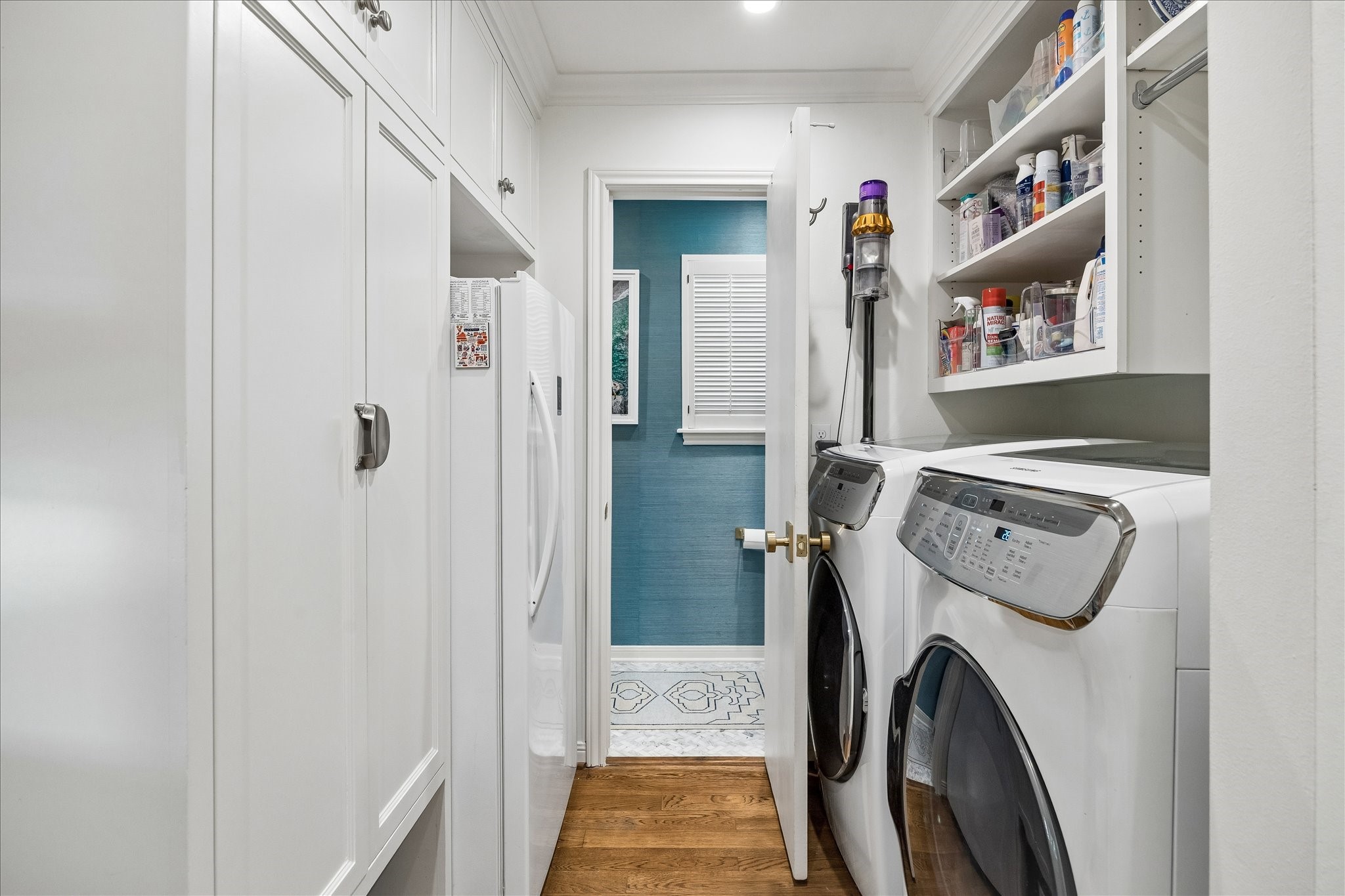 907 Wild Valley Road Houston, TX 77057 - Photo 24 of 31 a utility room with dryer and washer
