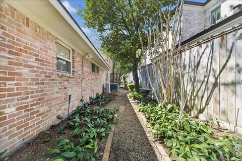 $1,950,000 | 907 Wild Valley Road, Houston, TX 77057