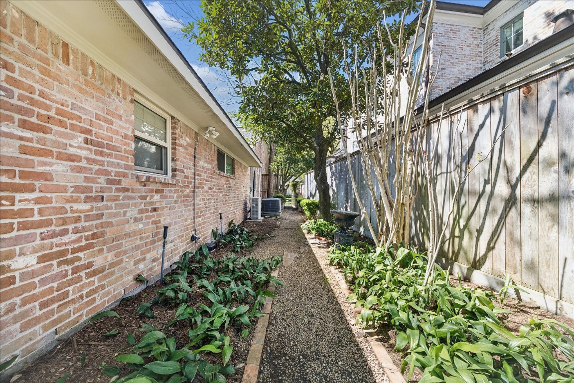 907 Wild Valley Road Houston, TX 77057 - Photo 30 of 31