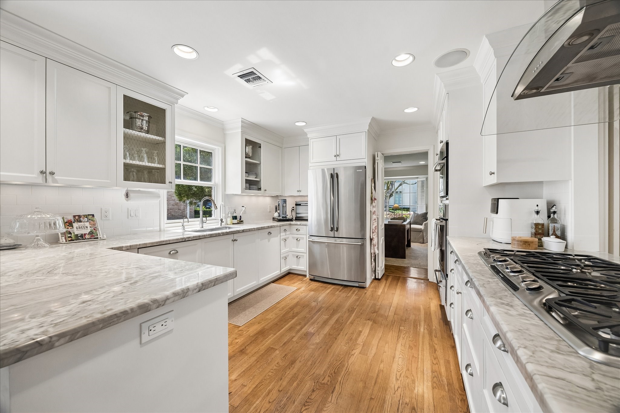 907 Wild Valley Road Houston, TX 77057 - Photo 5 of 31 a kitchen with stainless steel appliances a stove a sink a refrigerator and cabinets