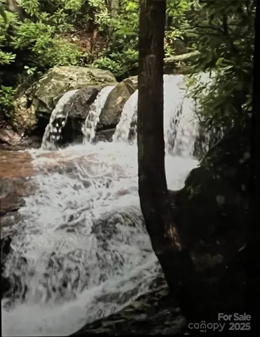 $89,700 | 475 Bear Cub Drive, Spruce Pine, NC 28777