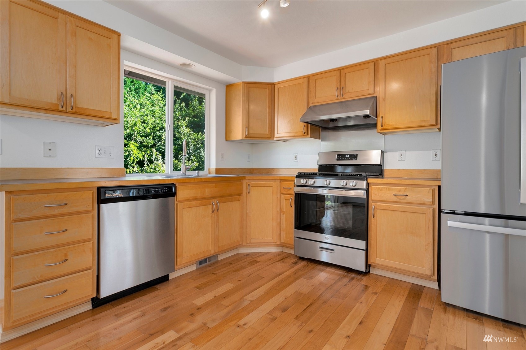 714 Northwest 3rd Court Renton, WA 98057 - Photo 19 of 40 a kitchen with a stove a sink and a window