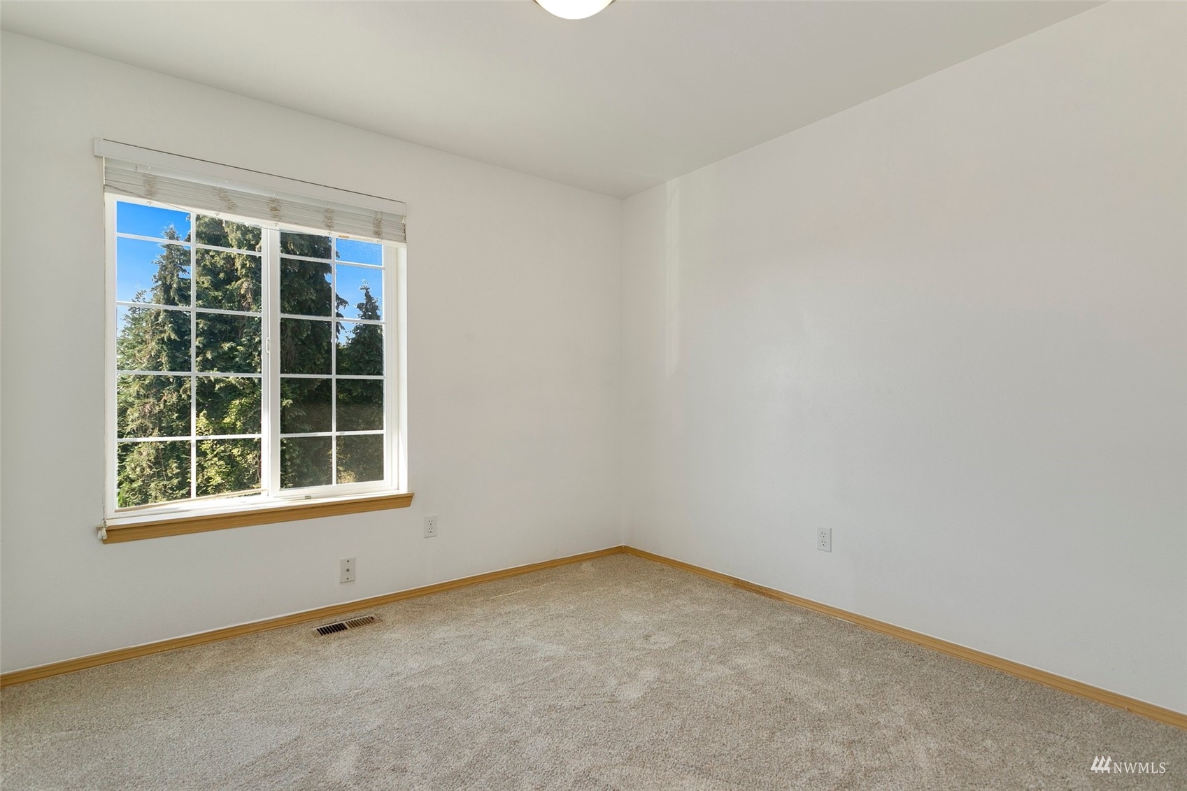 714 Northwest 3rd Court Renton, WA 98057 - Photo 29 of 40 an empty room with a window