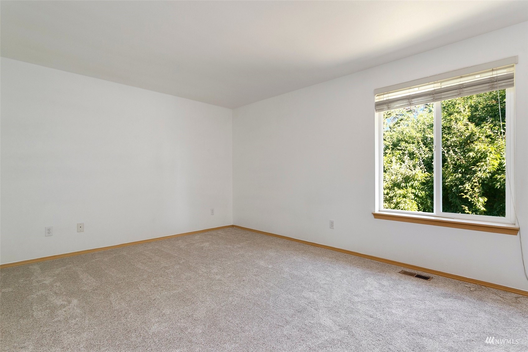 714 Northwest 3rd Court Renton, WA 98057 - Photo 7 of 40 an empty room with a window