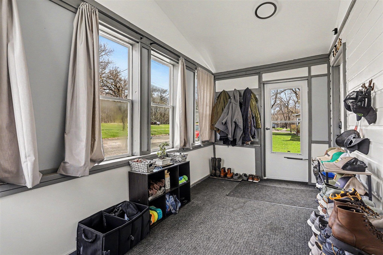 811 9th Street Three Rivers, MI 49093 - Photo 3 of 19