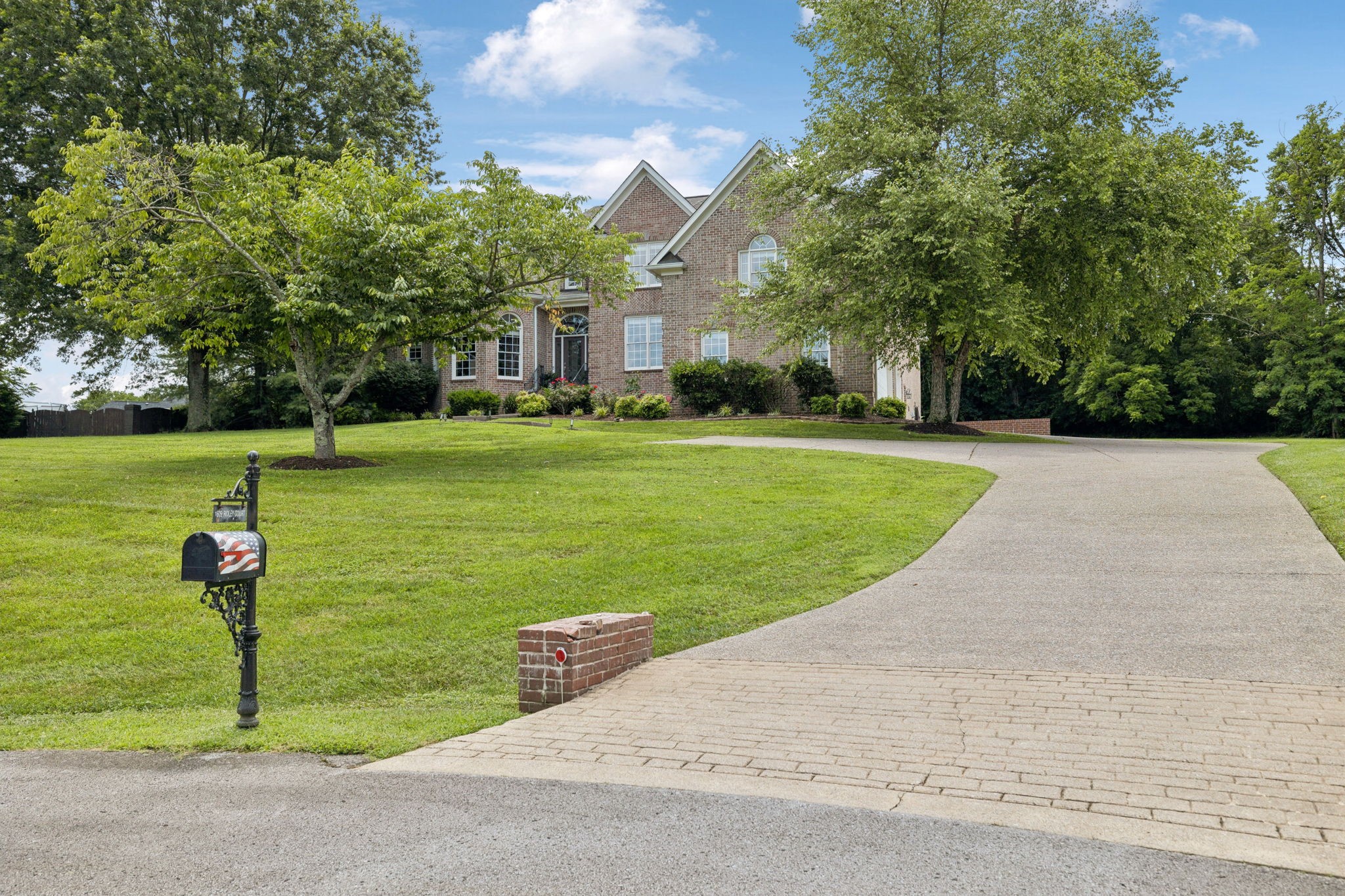 1609 Ridley Court Franklin, TN 37064 - Photo 6 of 96 Gallery Image 6