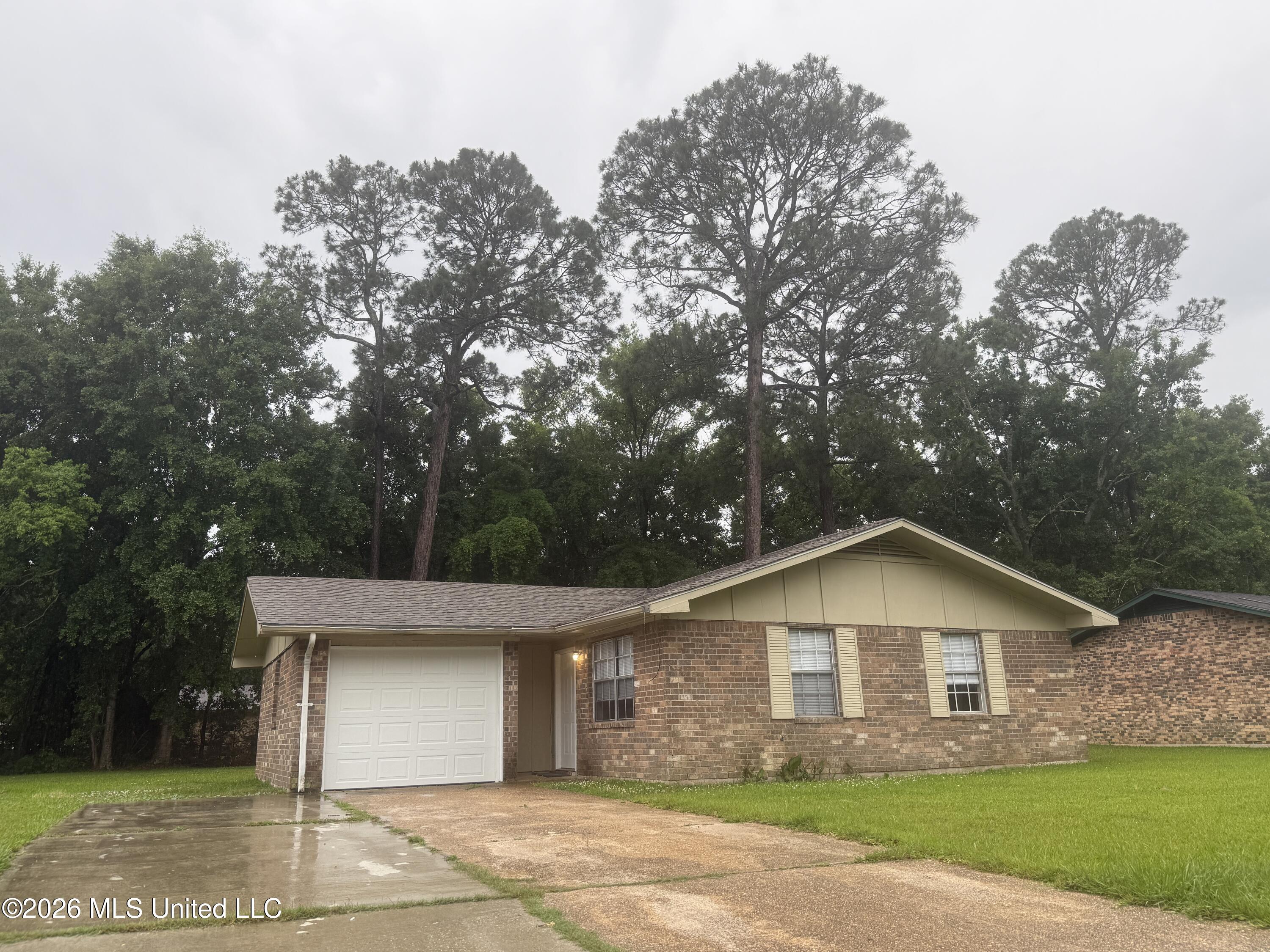 1605 Riverside Drive Gautier, MS 39553 - Photo 3 of 47 Exterior 2