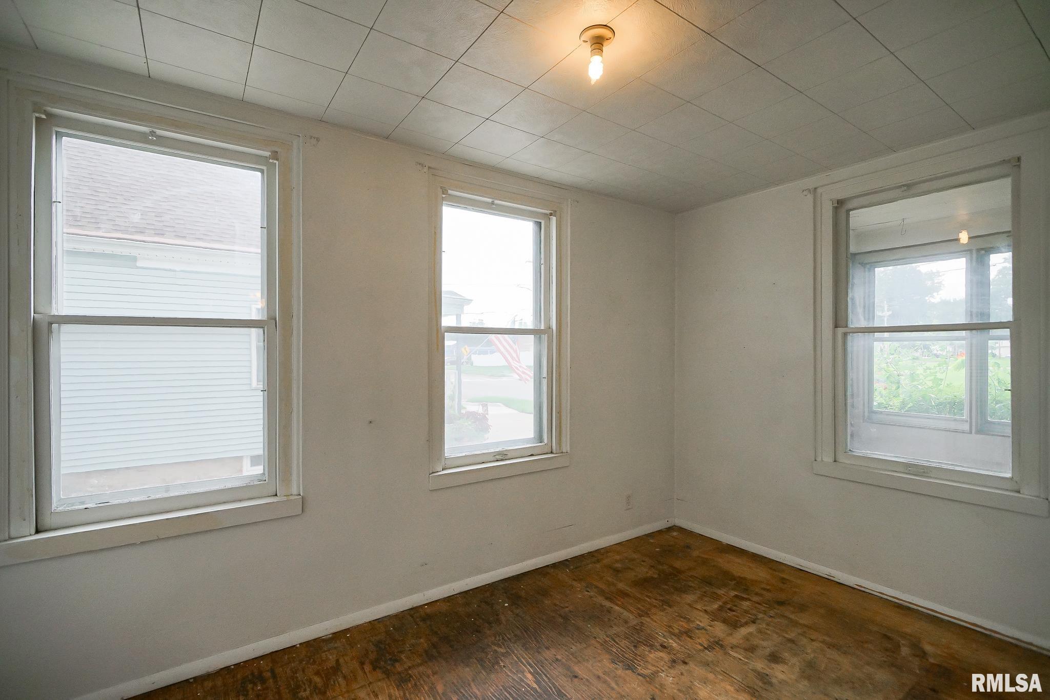 609 Walnut Street Washington, IL 61571 - Photo 13 of 48 Gallery Image 13