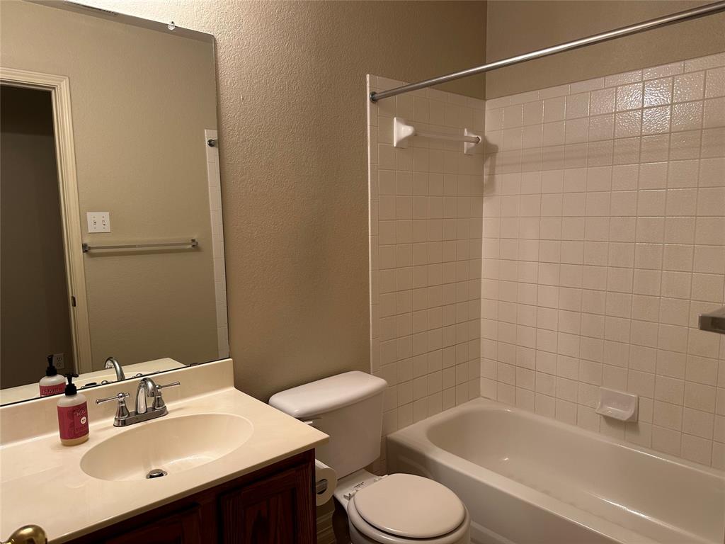 706 Luke Lane Leander, TX 78641 - Photo 15 of 19 2nd Bathroom