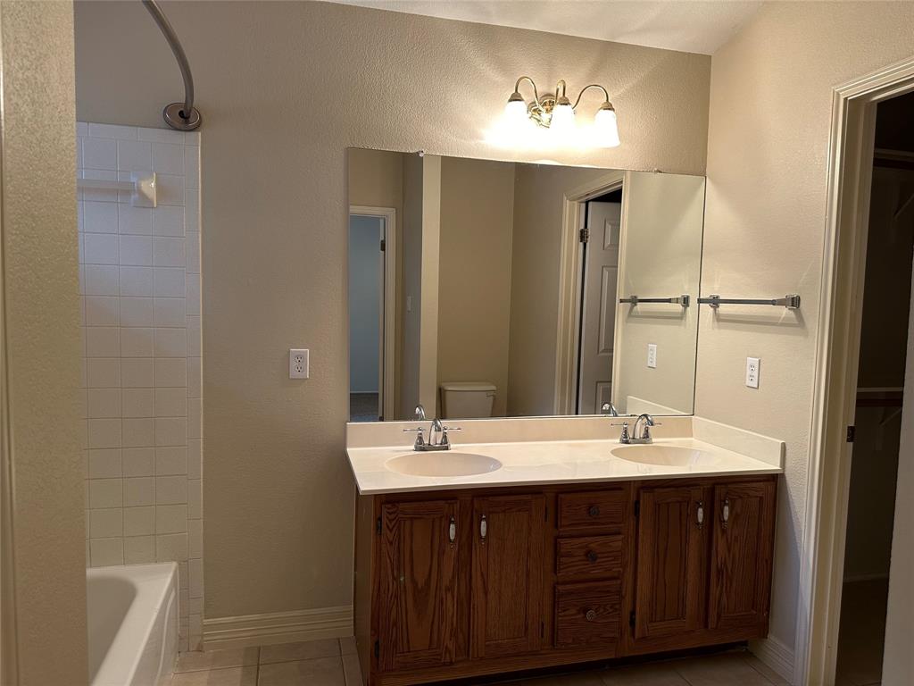 706 Luke Lane Leander, TX 78641 - Photo 10 of 19 Primary Bath