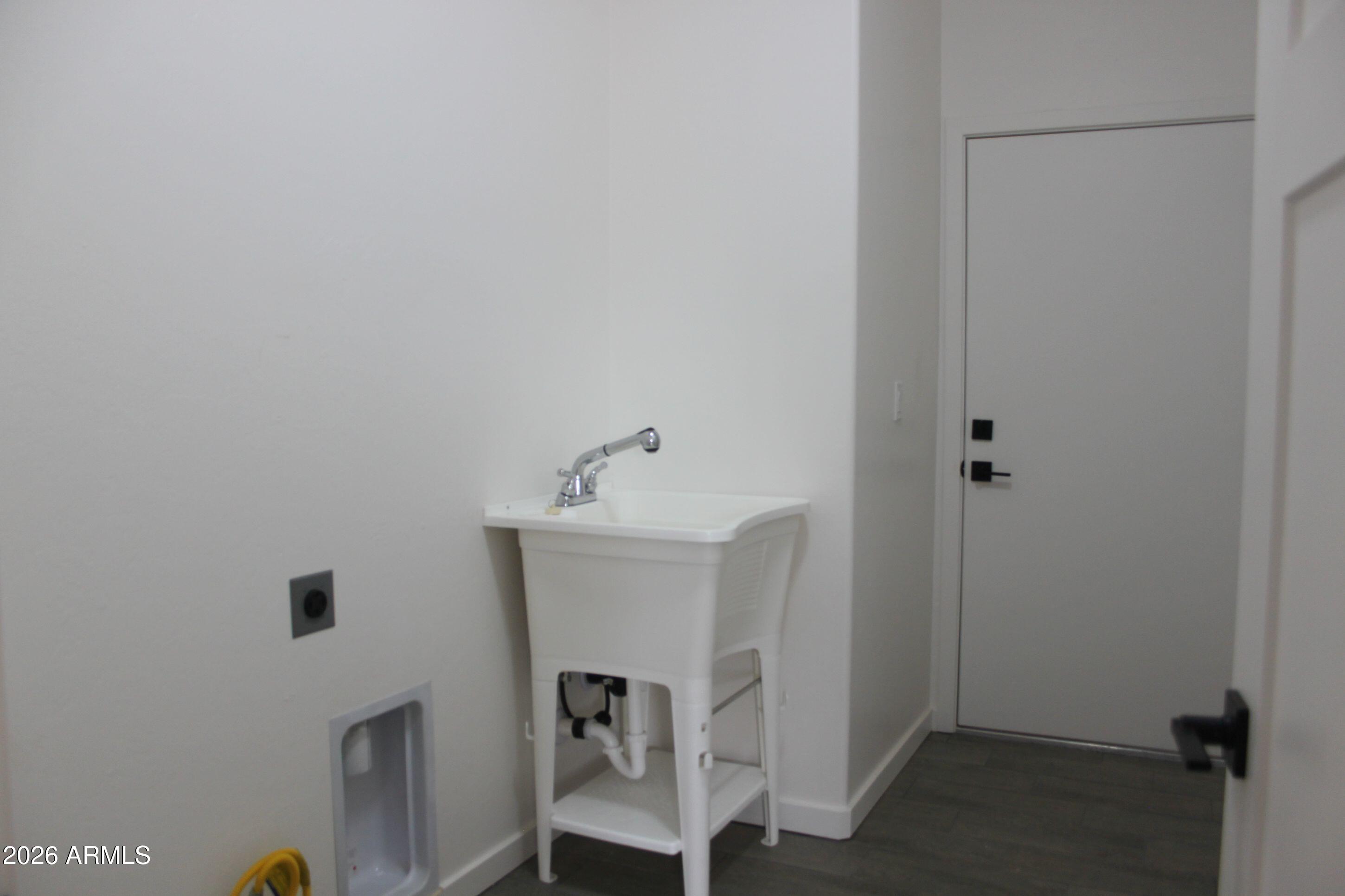6370 South Jaxel Road Hereford, AZ 85615 - Photo 38 of 58 a utility room with dryer and washer