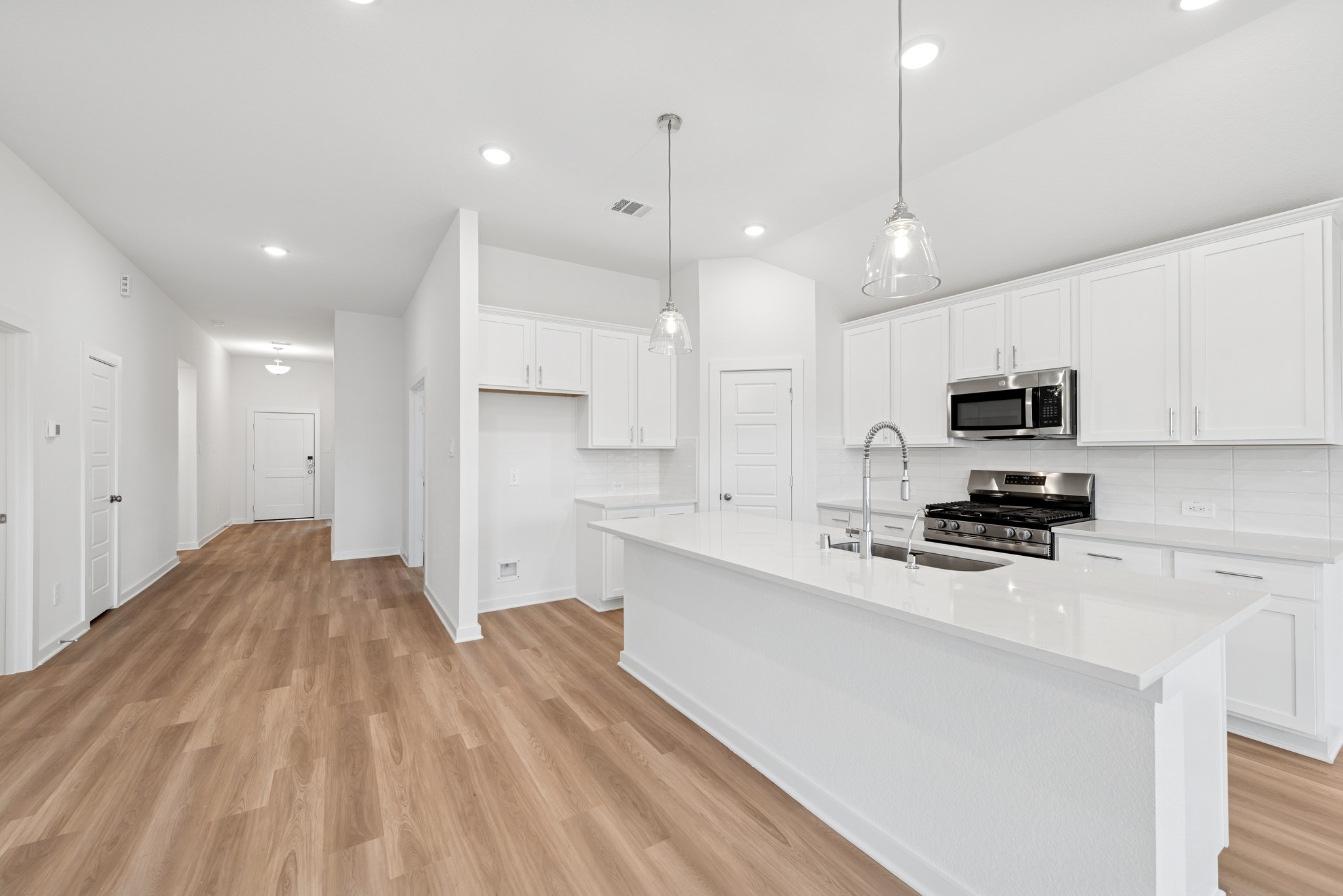 982 Garden Path Drive Willis, TX 77378 - Photo 2 of 43