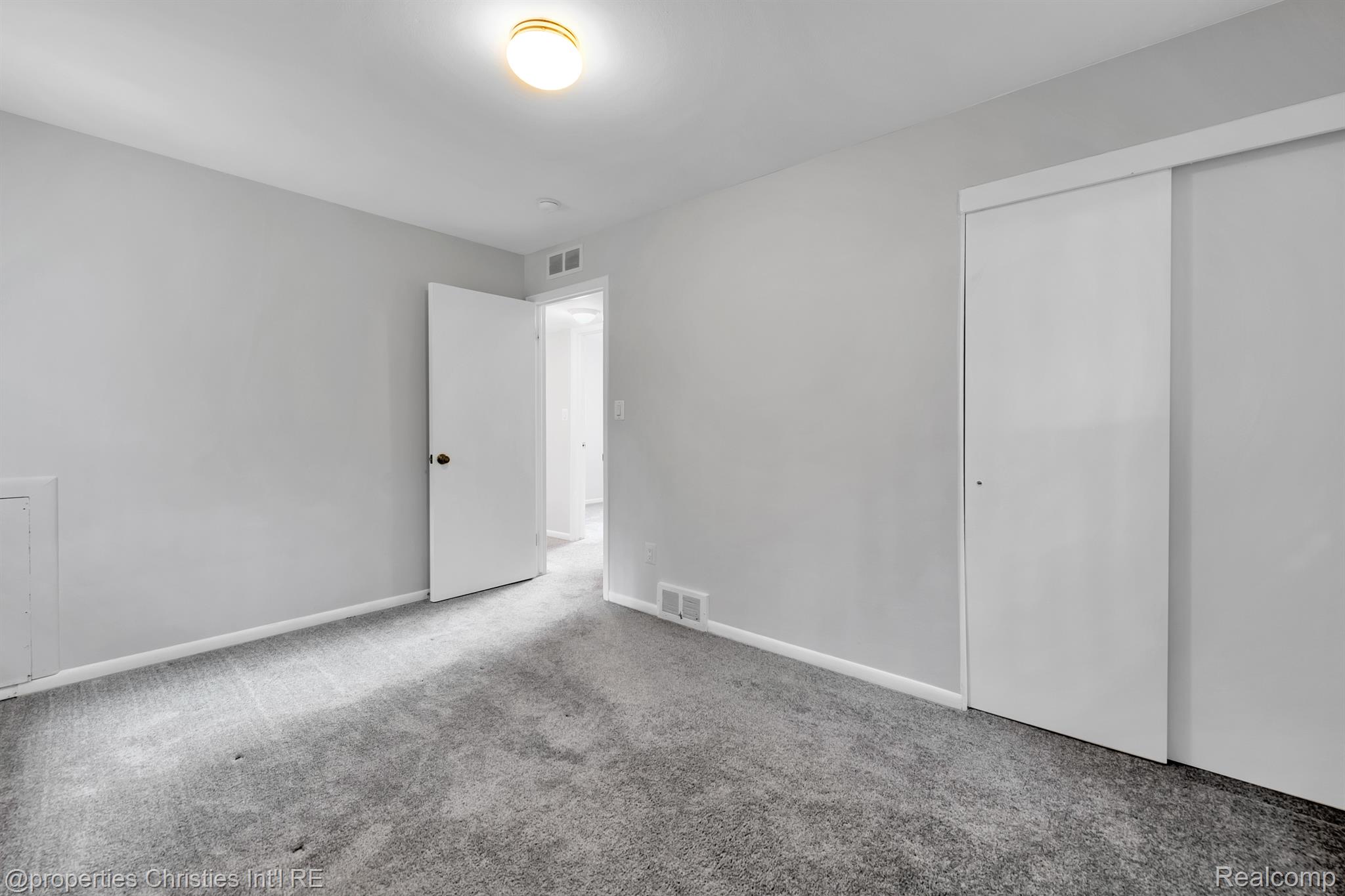 6433 Hermana Road West Bloomfield, MI 48324 - Photo 17 of 22 Bedroom