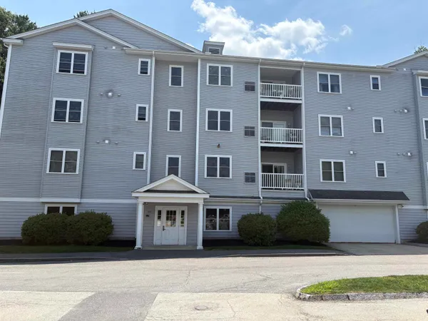 $1,950 | 122 Coliseum Avenue, Unit 301, Nashua, NH 03063